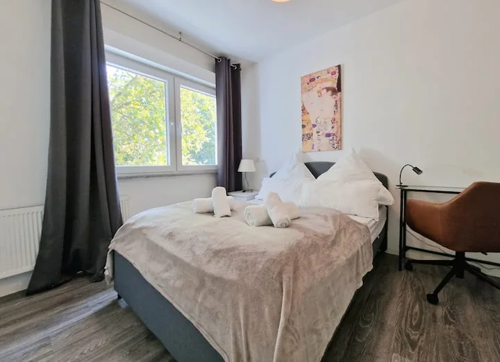 Ferienwohnung Essen Hauptbahnhof - Helbings Apartments Stilvolle 3-Zimmer-Wohnung (2. OG)